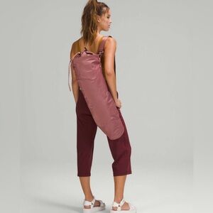 Lululemon Adjustable Yoga Mat Bag in Spiced Chai Vol 16 L